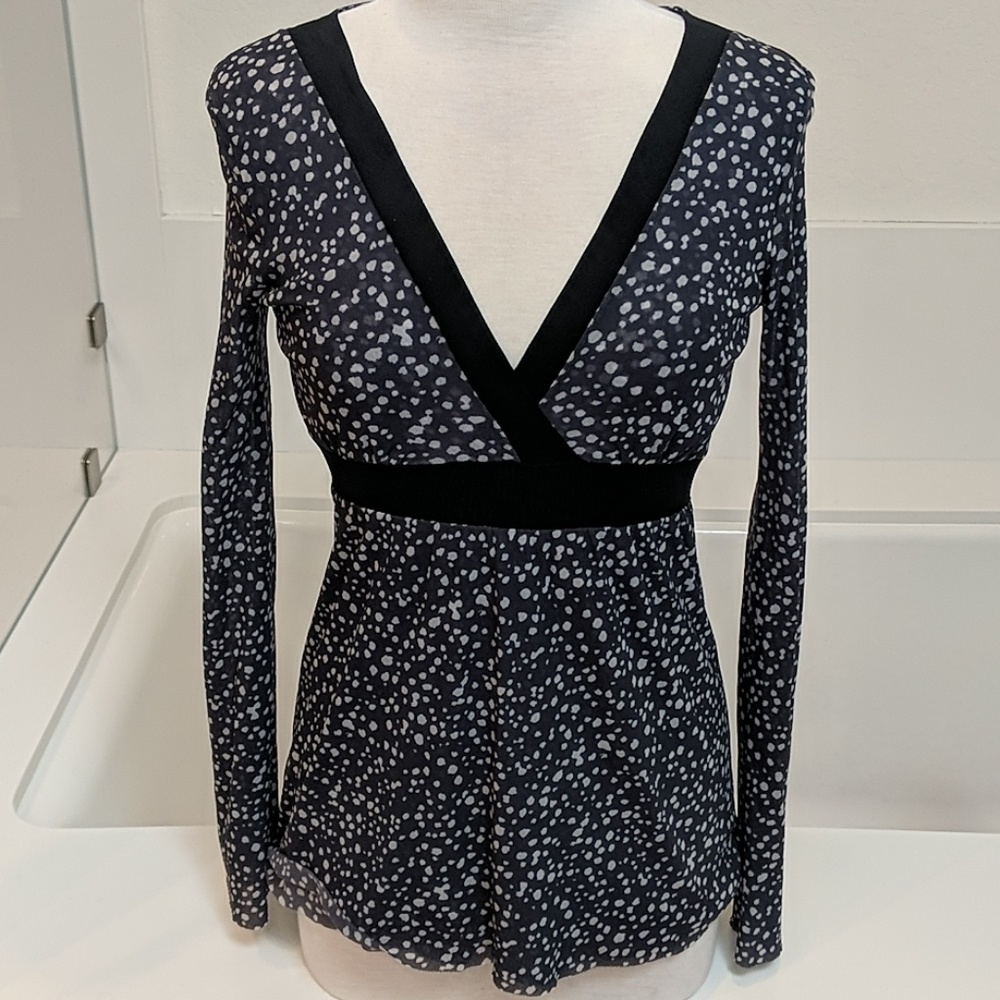 Sweet Pea blouse v neck stretchy small